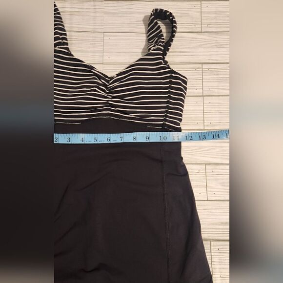 Lululemon Athletica Aria II Black and White Striped Tank Top Size 2 - Picture 2 of 11